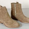 Stivaletti in camoscio taupe