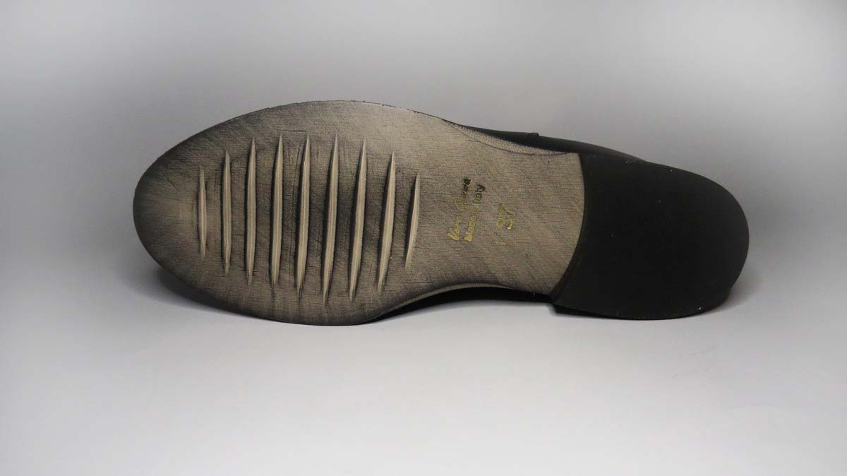 Stivaletti vitello nero con zeppa interna e tacco 20