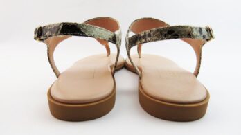  Sandali bassi infradito in pelle stampata effetto pitone con cinturino 