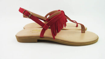 Sandali bassi infradito in pelle camoscio rosso con frange e cinturino
