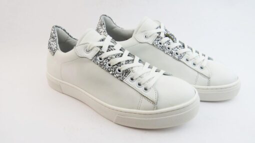 Sneakers colore bianco allacciate con glitter argento