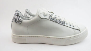 Sneakers colore bianco allacciate con glitter argento