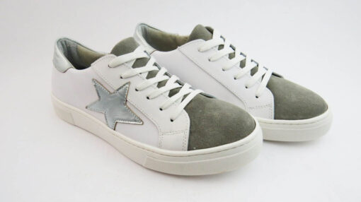 Sneakers colore bianco allacciate con stella con talloncino laminato grigio