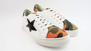 Sneakers colore bianco con stella colore nero camouflage orange