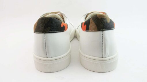 Sneakers colore bianco con stella colore nero camouflage orange