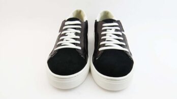 Sneakers colore nero allacciate con stella bianco e tomaia tech