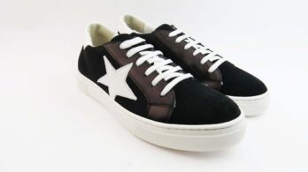 Sneakers colore nero allacciate con stella bianco e tomaia tech