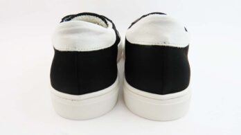 Sneakers colore nero allacciate con stella bianco e tomaia tech