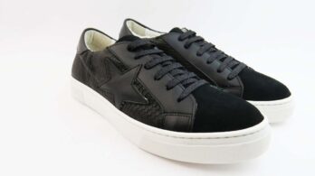 Sneakers colore nero stampa cocco allacciate con stella nera