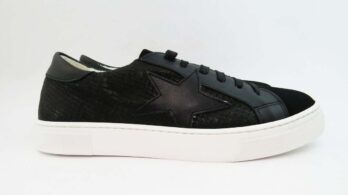 Sneakers colore nero stampa cocco allacciate con stella nera