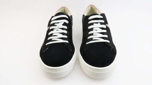 Sneakers colore nero allacciate con stella e talloncino rosa e glitter nero