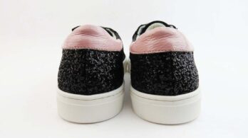 Sneakers colore nero allacciate con stella e talloncino rosa e glitter nero