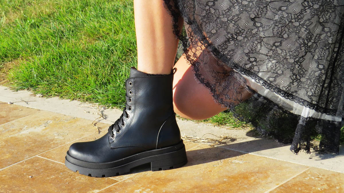Anfibi bassi in vitello nero con zip laterale Patty Shoes