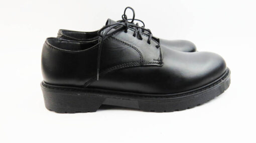 Scarpe con lacci in crust vitello colore nero