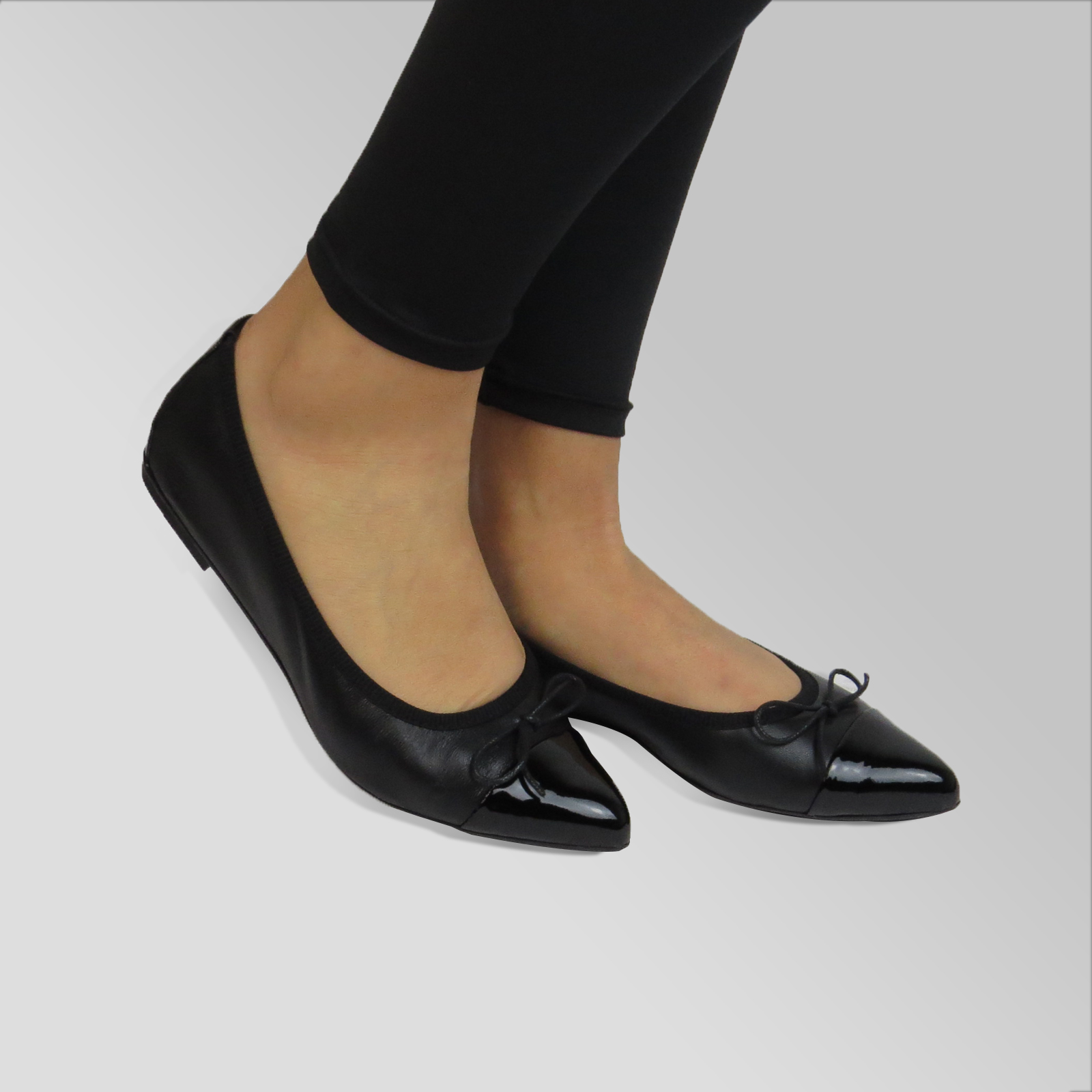 Ballerine in vera pelle colore nero a punta con inserti vernice