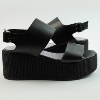 Sandali con zeppa in vera pelle colore nero con due fasce e cinturino