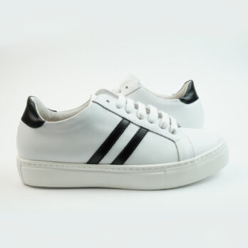 Sneakers basse in pelle colore bianco con stripes laterali colore nero