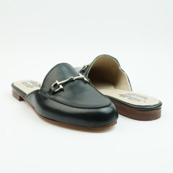 Sabot in vera pelle con morsetti colore nero