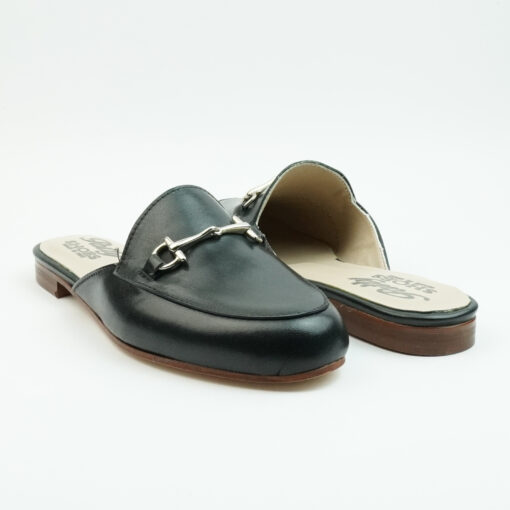 Sabot in vera pelle con morsetti colore nero