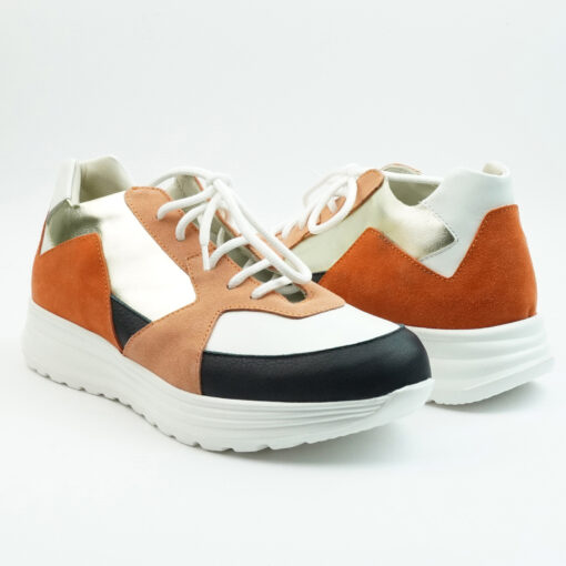 Sneakers running in camoscio salmone con inserti bianco, oro e blu