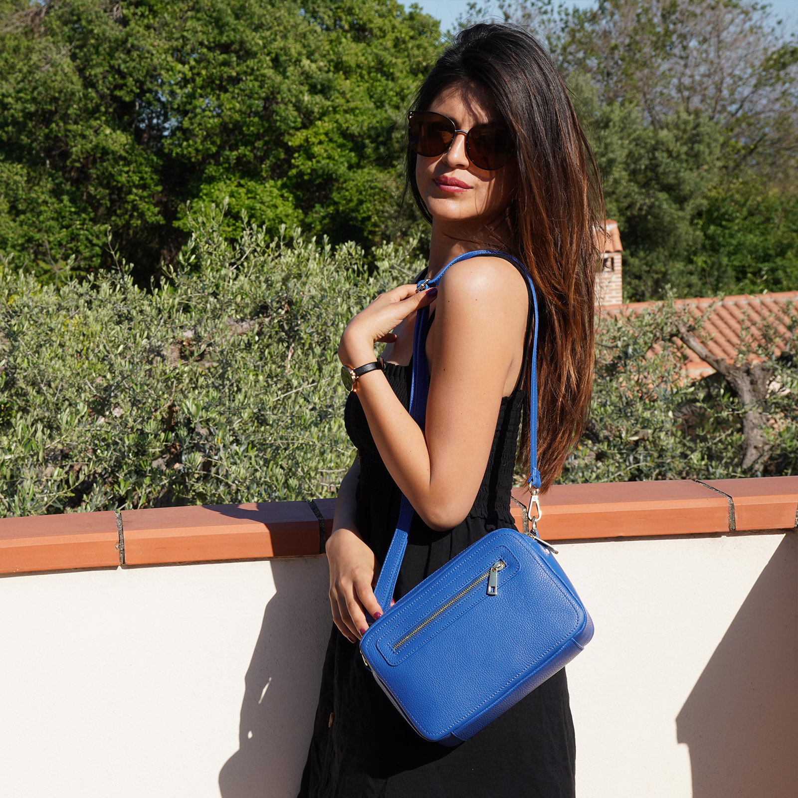 Borsa a mano in vera pelle con tracolla con zip colore blu elettrico -  Patty Shoes