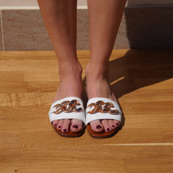 Ciabatte in vera pelle con catena big colore bianco tacco 1 cm