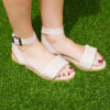 Sandali bassi in vera pelle con cinturino colore vernice cipria tacco 1 cm