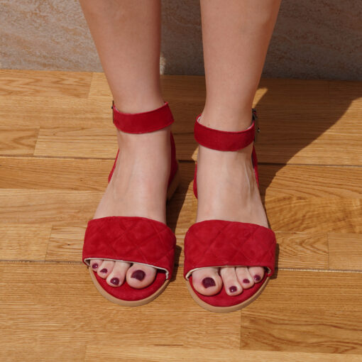 Sandali bassi in camoscio con cinturino colore rosso tacco 1 cm