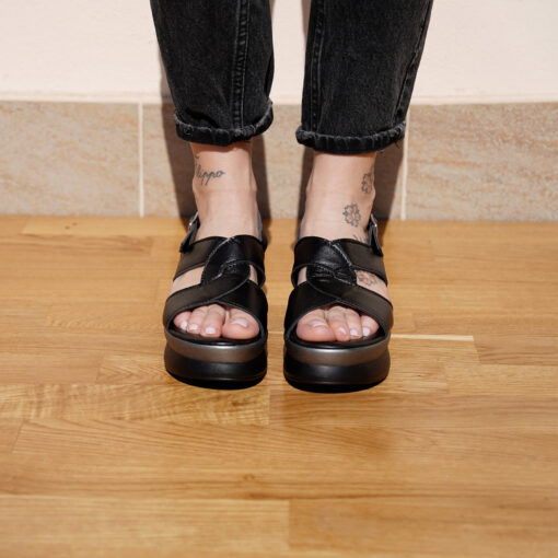 Sandali in vera pelle con zeppa colore nero