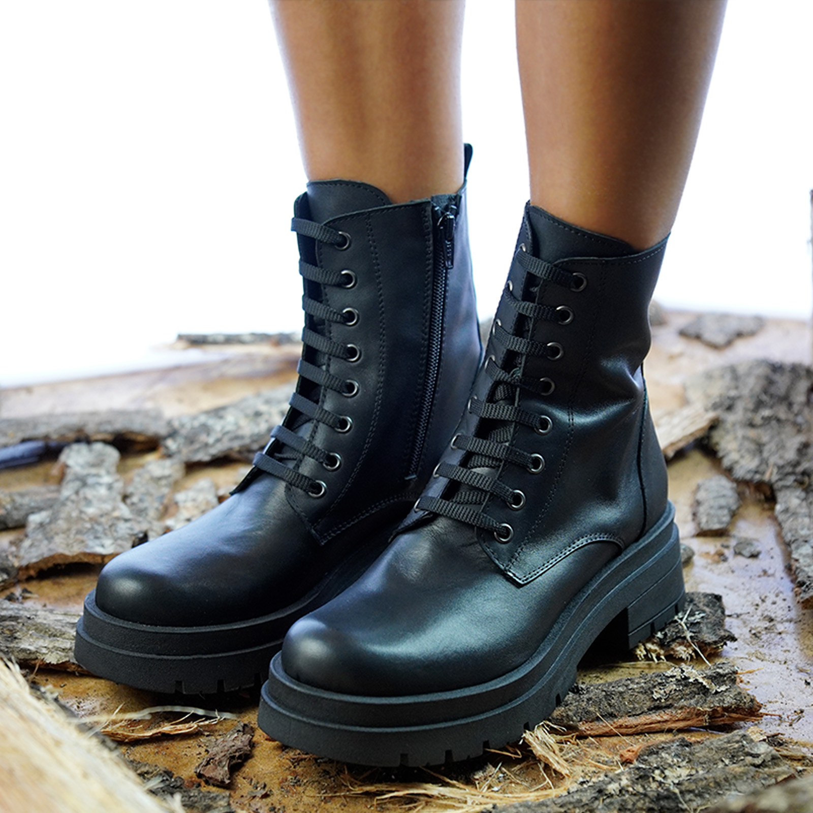 Anfibi da donna in vitello colore nero con zip laterale Patty Shoes