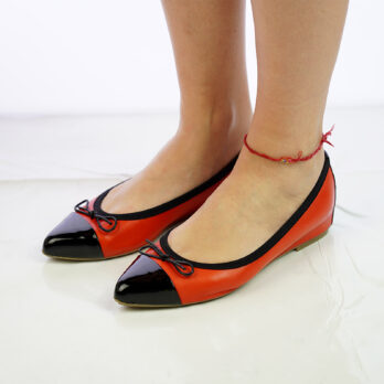 Ballerine vera pelle colore corallo con punta colore nero