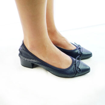 Ballerine donna artigianali in nappa traforata colore blu