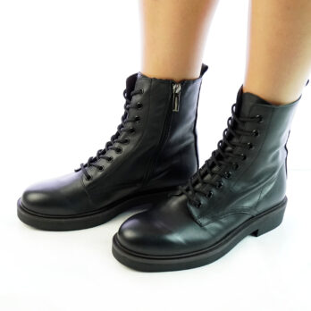 Anfibi donna artigianali con zip laterale e 9 occhielli nero