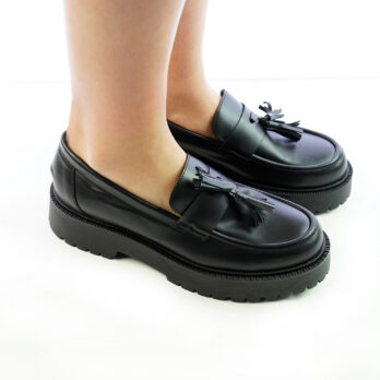 Mocassini donna artigianali con suola big con nappine colore nero
