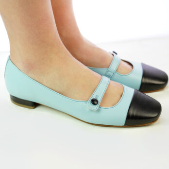 Ballerine artigianali in vera pelle bicolore con cinturino con bottone colore cielo
