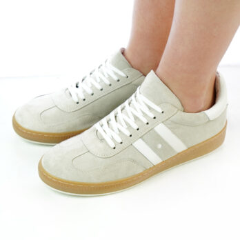 Sneakers donna artigianali in camoscio colore ghiaccio