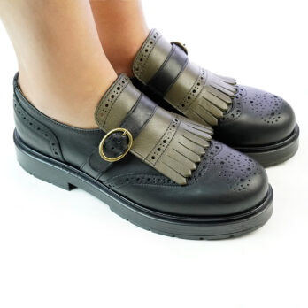 Scarpe donna con frange e fibbia in vera pelle nappa colore nero