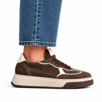 Sneakers donna artigianali in camoscio colore taupe